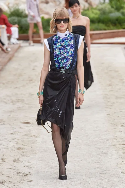 Look 49